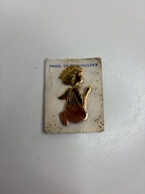 Vintage “Angel On My Shoulder” Pin – Gold Tone w/ Emmaus Bookstore Card (NOS)
